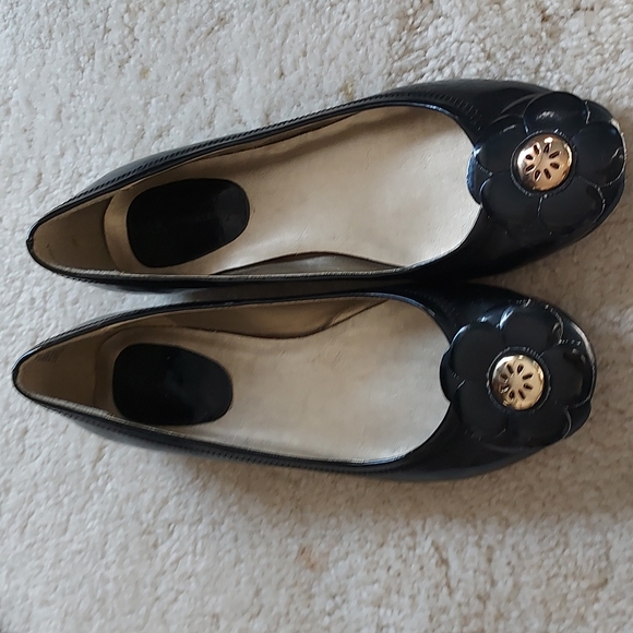 Anne Klein Shoes - Anne Klein black Patent leather ballet flats silver button flower